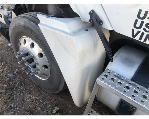 Freightliner COLUMBIA 120 Fender Extension