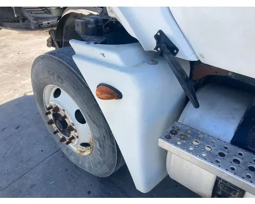 Freightliner COLUMBIA 120 Fender