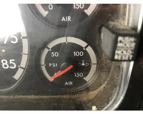 Freightliner COLUMBIA 120 Instrument Cluster