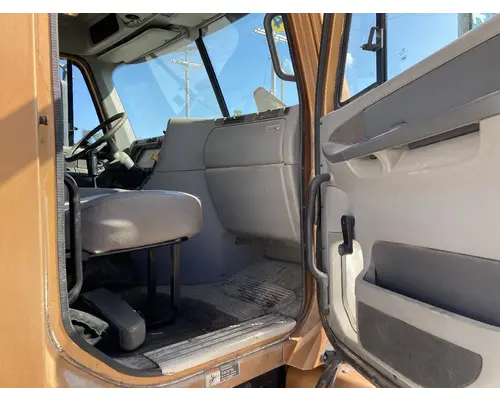 Freightliner COLUMBIA 120 Parts Unit