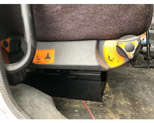 Freightliner COLUMBIA 120 Seat (non-Suspension)