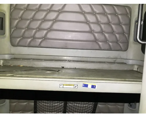 Freightliner COLUMBIA 120 Sleeper Bunk