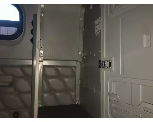 Freightliner COLUMBIA 120 Sleeper Cabinets