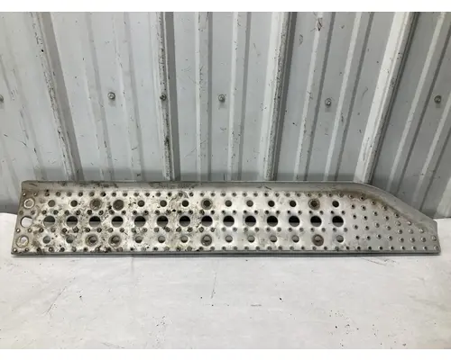 Freightliner COLUMBIA 120 Step (Fuel Tank, Fairing