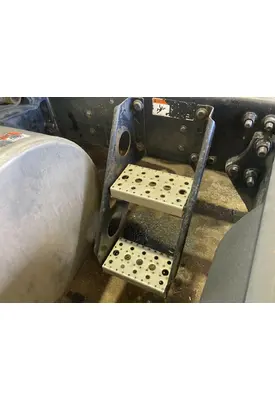 Freightliner COLUMBIA 120 Step (Fuel Tank, Fairing