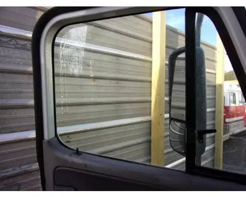 Freightliner COLUMBIA 120 Windshield Glass