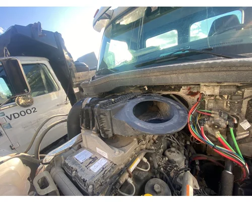 Freightliner Cascadia 113 Air Cleaner
