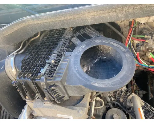 Freightliner Cascadia 113 Air Cleaner