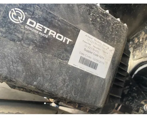 Freightliner Cascadia 113 Air Cleaner