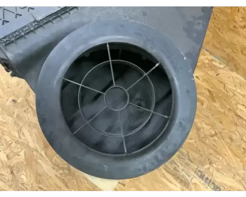Freightliner Cascadia 113 Air Cleaner