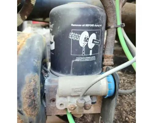 Freightliner Cascadia 113 Air Drier