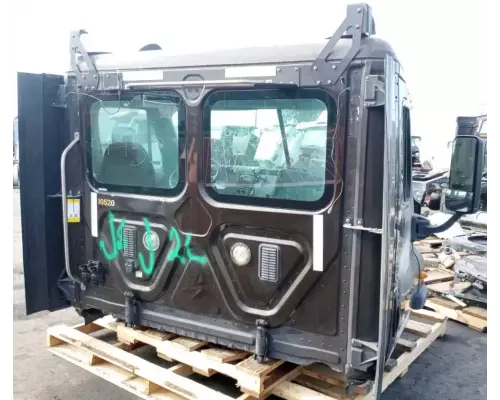 Freightliner Cascadia 113 Cab