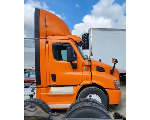 Freightliner Cascadia 113 Cab