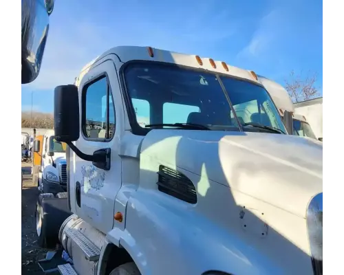 Freightliner Cascadia 113 Cab