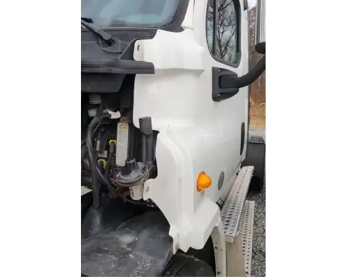Freightliner Cascadia 113 Cowl