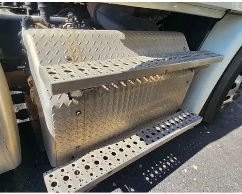 Freightliner Cascadia 113 DPF (Diesel Particulate Filter)
