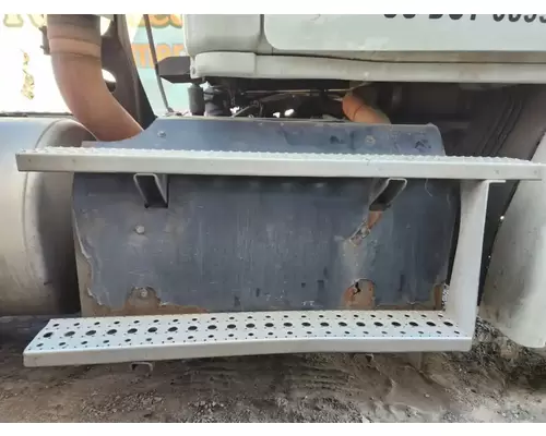 Freightliner Cascadia 113 DPF (Diesel Particulate Filter)
