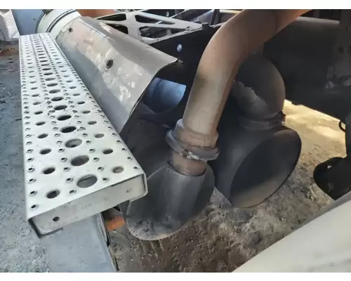 Freightliner Cascadia 113 DPF (Diesel Particulate Filter)