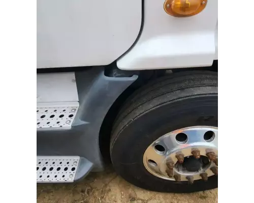 Freightliner Cascadia 113 Fender Extension