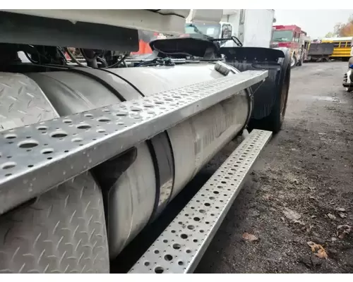 Freightliner Cascadia 113 Fuel Tank