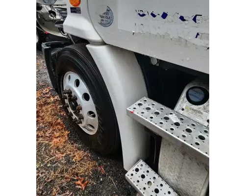 Freightliner Cascadia 113 Inner Fender