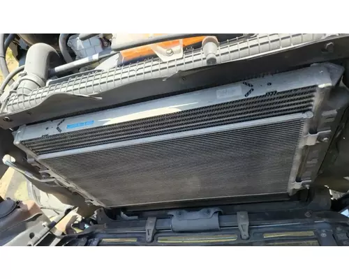 Freightliner Cascadia 113 Radiator