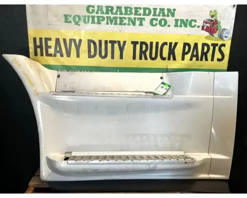 Freightliner Cascadia 113 Side Fairing