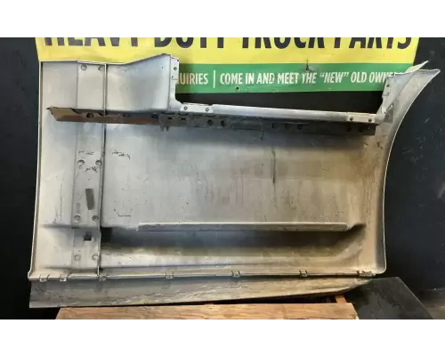 Freightliner Cascadia 113 Side Fairing
