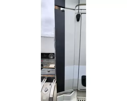 Freightliner Cascadia 113 Side Fairing