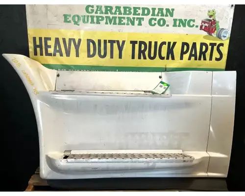 Freightliner Cascadia 113 Side Fairing