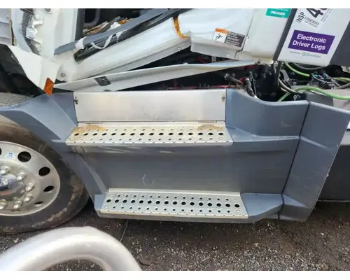 Freightliner Cascadia 116 Day Cab Side Fairing