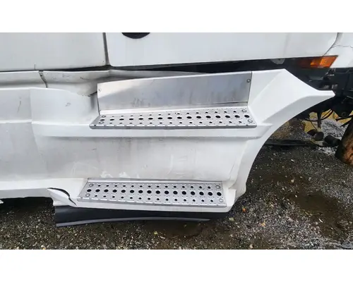 Freightliner Cascadia 116 DPF (Diesel Particulate Filter)