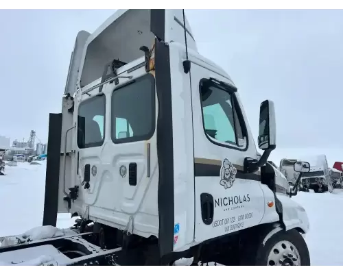 Freightliner Cascadia 123 Cab