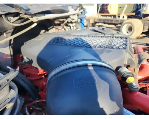 Freightliner Cascadia 125 Air Cleaner