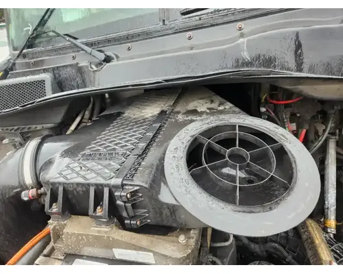 Freightliner Cascadia 125 Air Cleaner