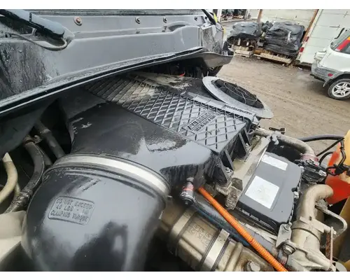 Freightliner Cascadia 125 Air Cleaner