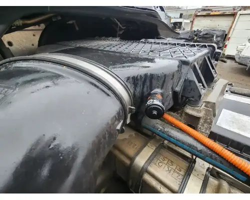 Freightliner Cascadia 125 Air Cleaner