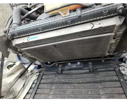 Freightliner Cascadia 125 Air Conditioner Condenser