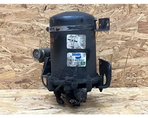 Freightliner Cascadia 125 Air Drier