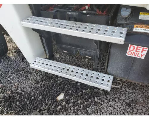 Freightliner Cascadia 125 Battery Box