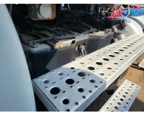 Freightliner Cascadia 125 Battery Box