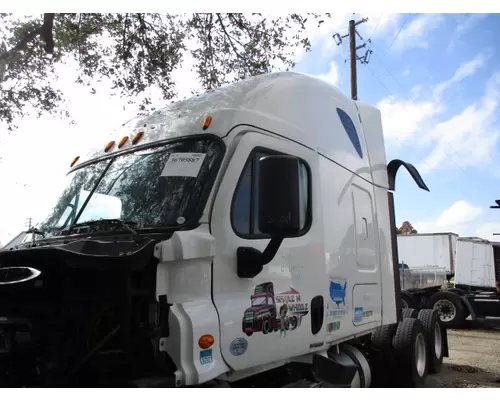 Cab FREIGHTLINER CASCADIA 125 LKQ Heavy Truck - Tampa