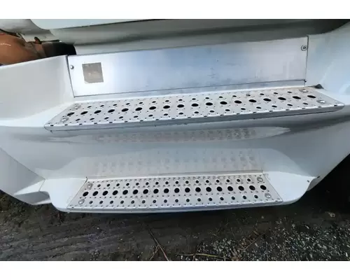 Freightliner Cascadia 125 DPF (Diesel Particulate Filter)