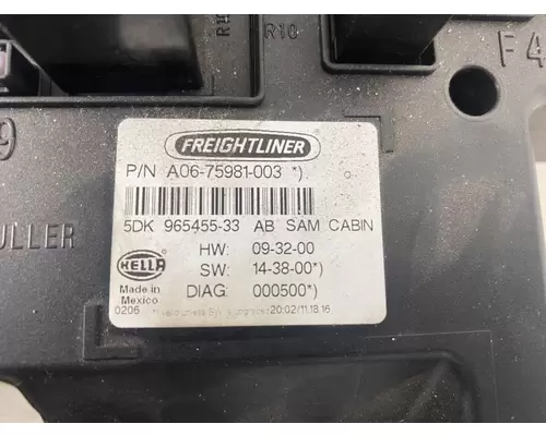 Freightliner Cascadia 125 Dash  Console Switch