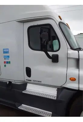 Freightliner Cascadia 125 Door Assembly, Front