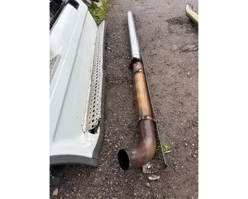 Freightliner Cascadia 125 Exhaust Pipe