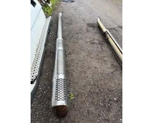 Freightliner Cascadia 125 Exhaust Pipe