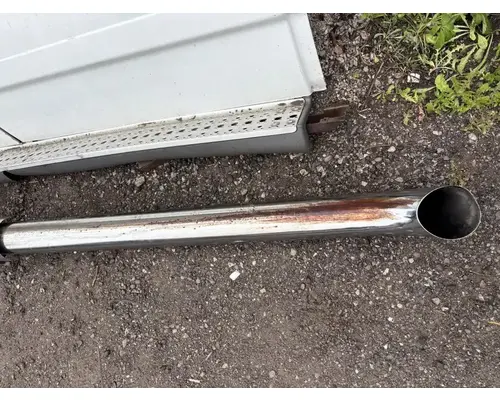 Freightliner Cascadia 125 Exhaust Pipe