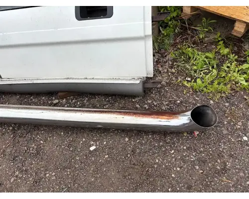 Freightliner Cascadia 125 Exhaust Pipe