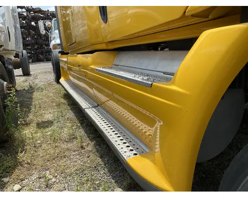 Skirt FREIGHTLINER CASCADIA 125 Michigan Truck Parts